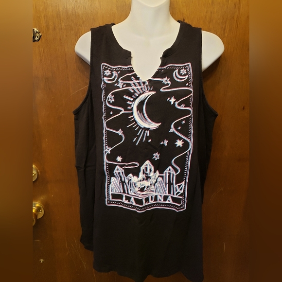 Torrid Split Neck Classic Tank - Luna Tarot, size 2 - Picture 2 of 7